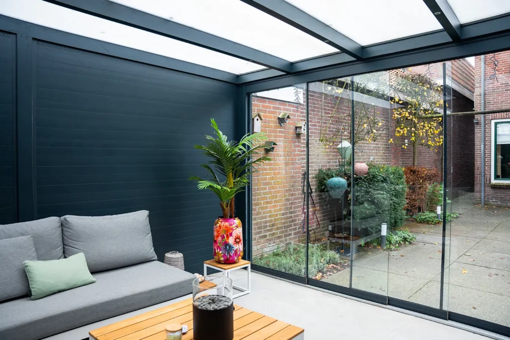 Aluminium rabatdelen versus sandwichpanelen:  7 verschillen die ertoe doen